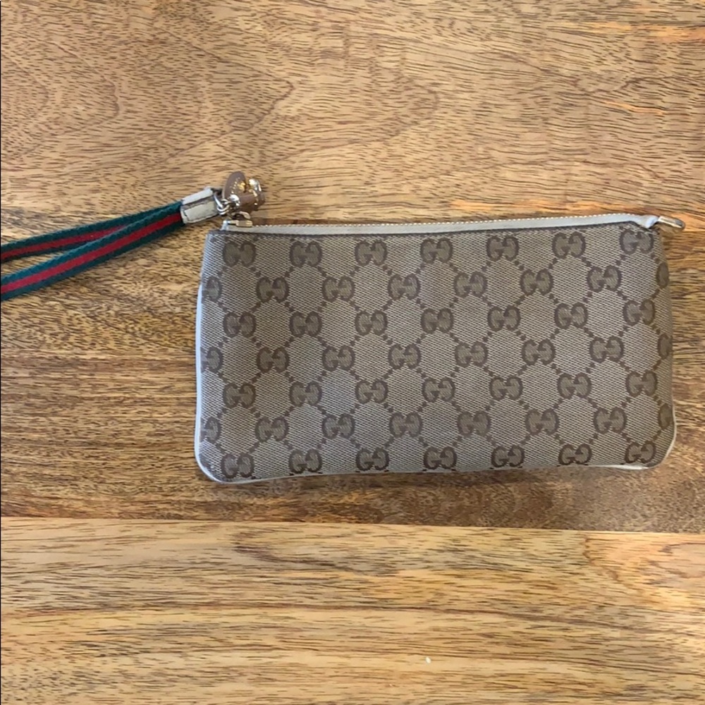 Vintage Gucci wristlet 😍